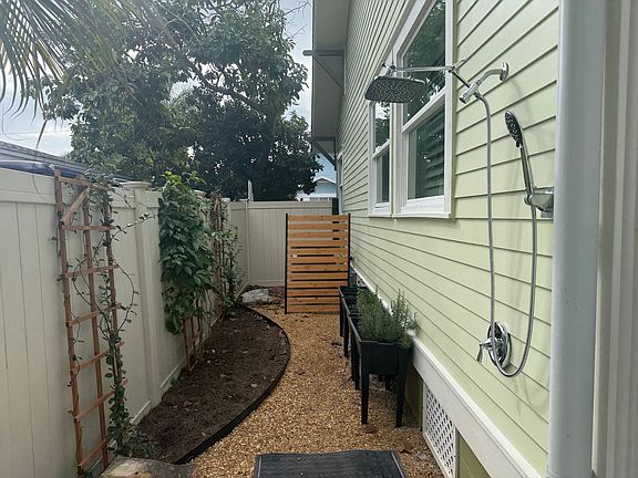 3rd image of 213 12th Ave N #A