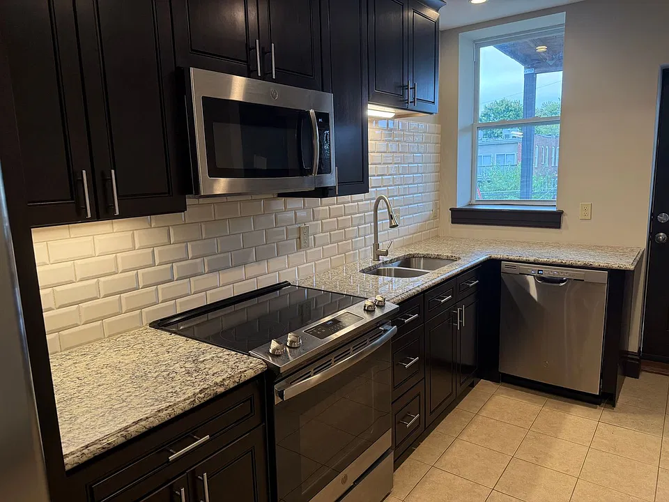 4411 Oakland Ave #2F