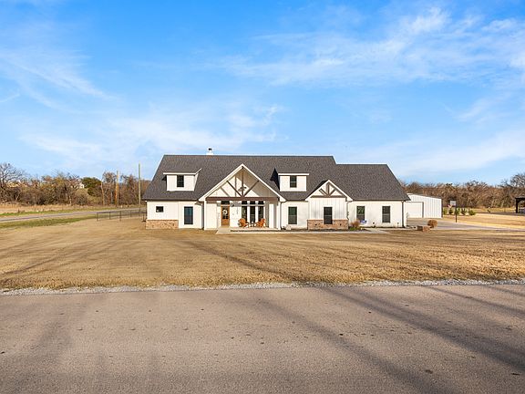 3rd image of 105 Proctor Ln