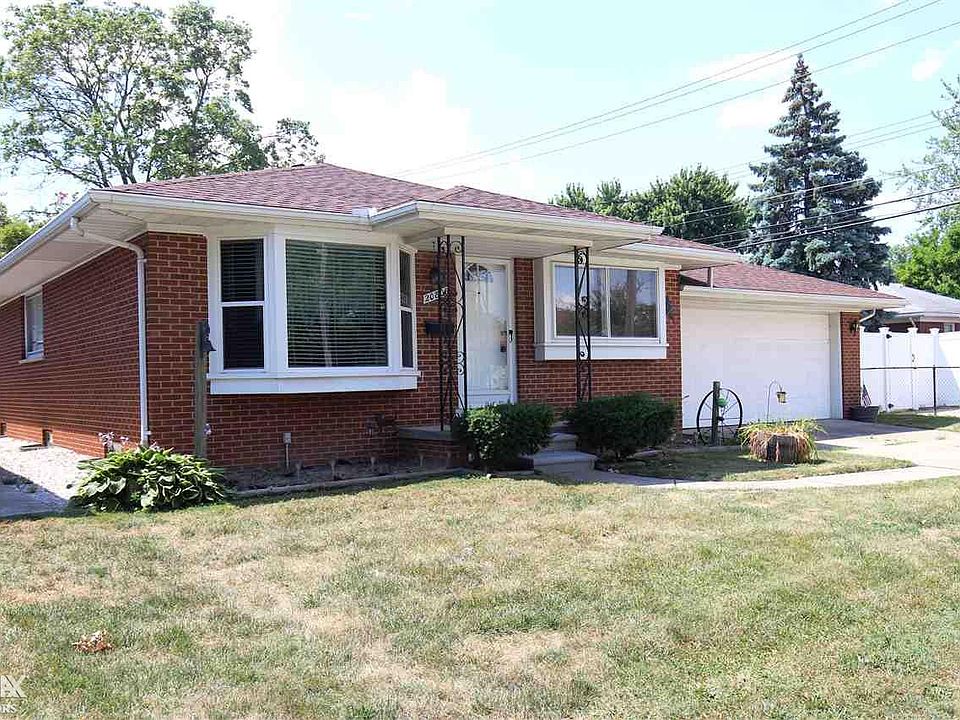 1st image of 20800 Lange St