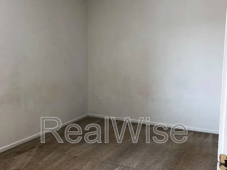 2446 SW 23rd St — Photo 9