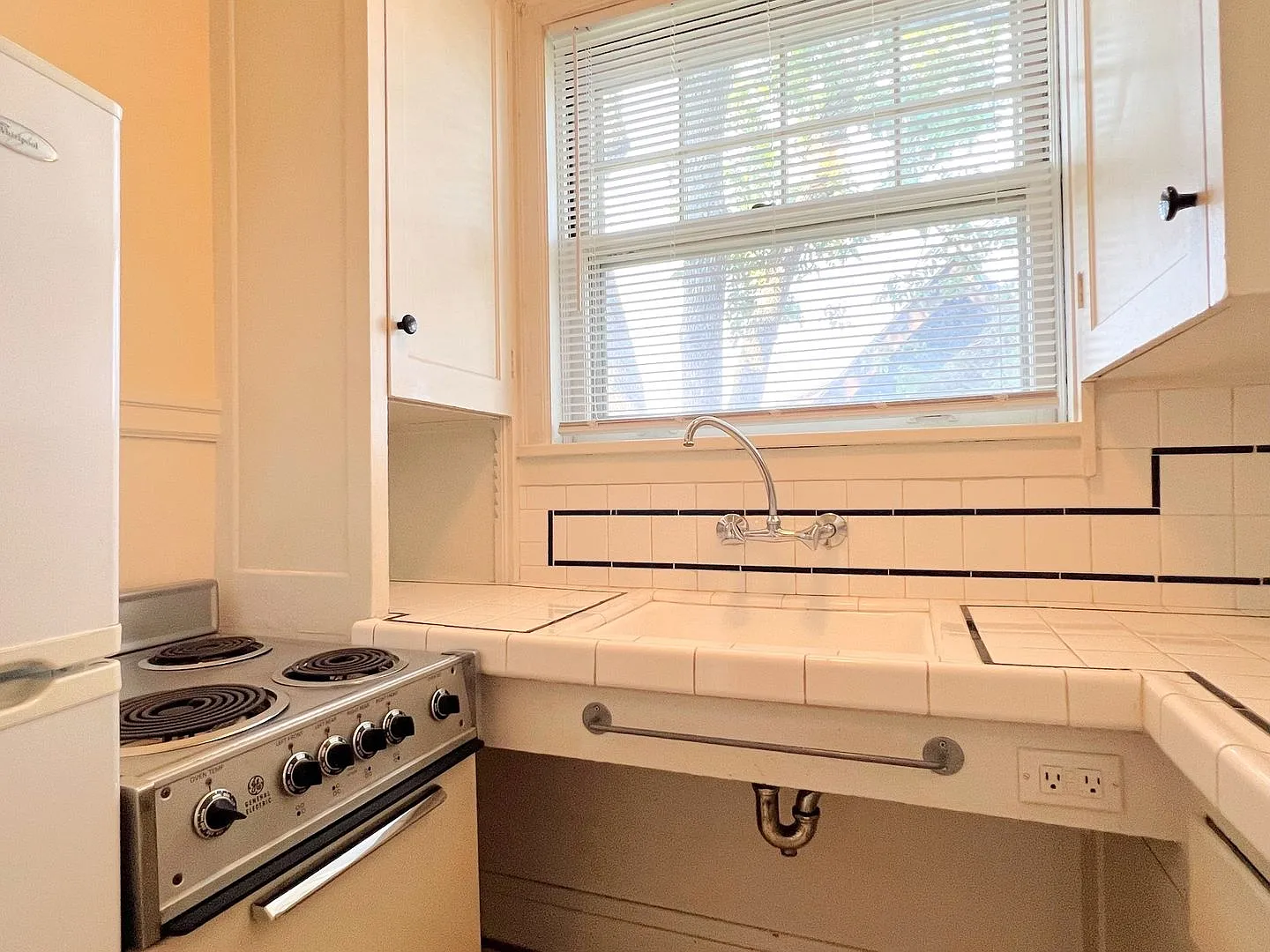 633 - Northrup Apartments — Photo 4