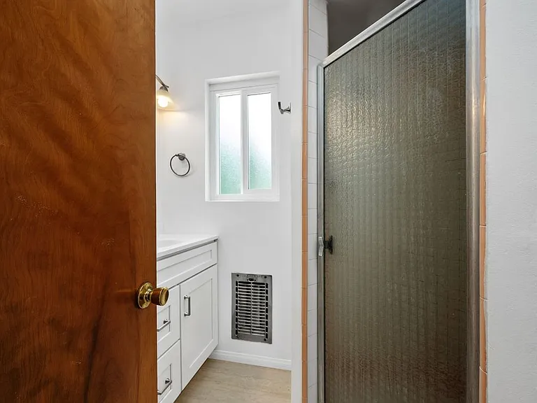 26015 Crest Rd — Photo 17