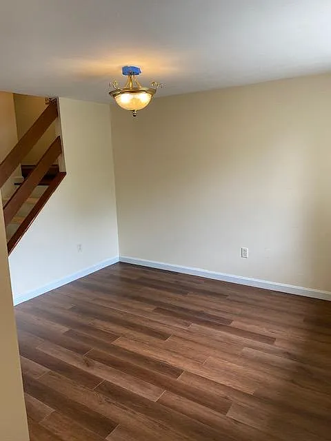 9 Redwood Cir