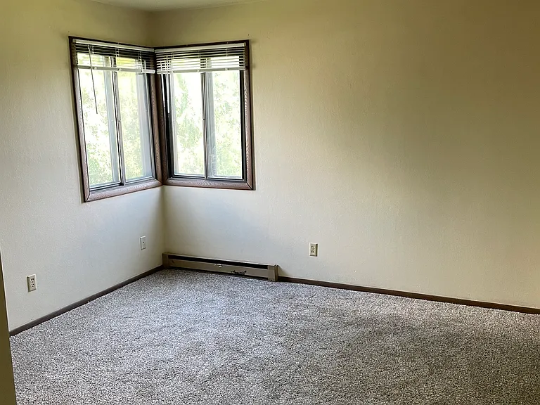 411 Mill St S #4 — Photo 3