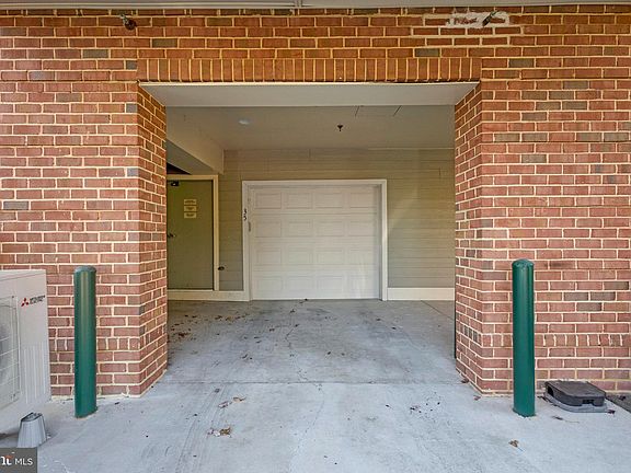 4th image of 2901 Saintsbury Plz APT 304