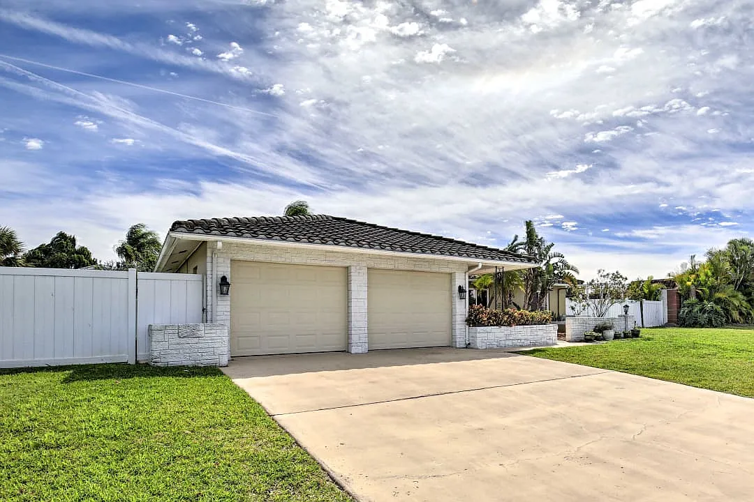 Building Photo - 5011 Ensign Loop