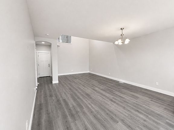 5th image of 4492 W Watchmen Way