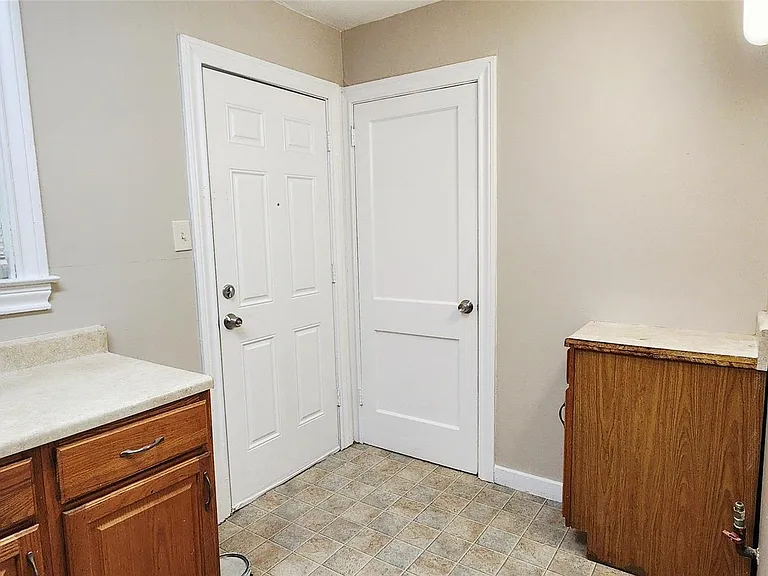222 Winding Way St — Photo 5