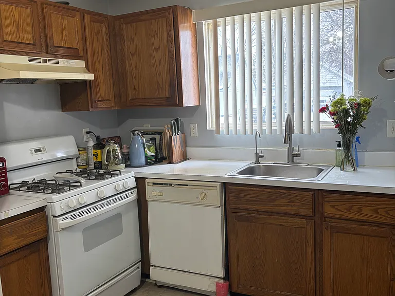 7516 Anna Ave — Photo 2