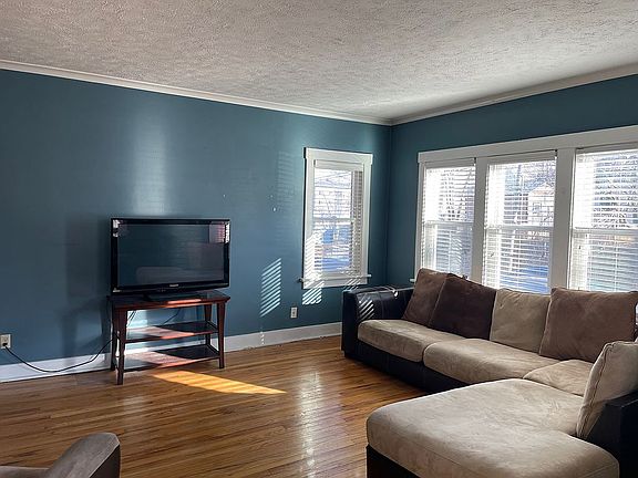 2nd image of 818 S 37th Ave APT 9