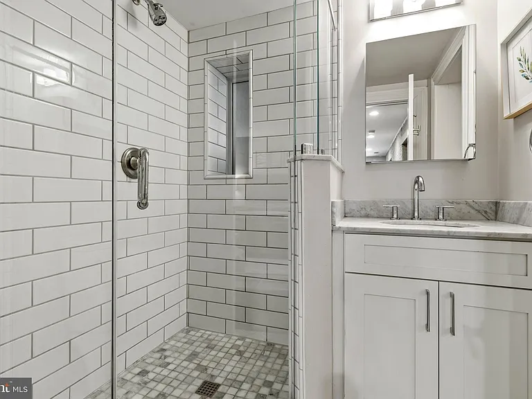 2121 R St NW — Photo 43