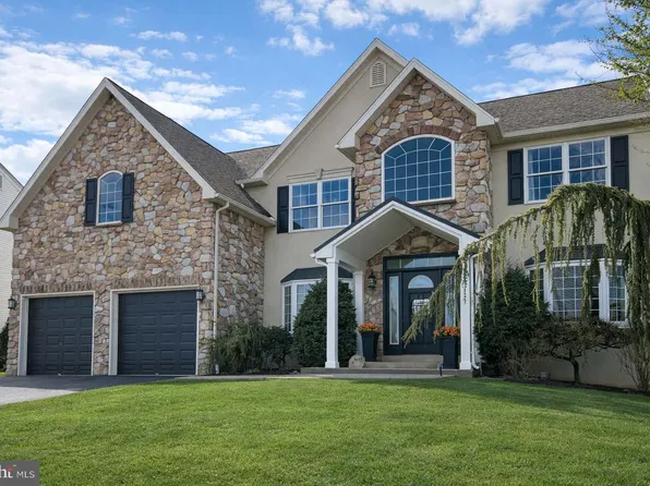 303 Buckhead Ln, Douglassville, PA 19518