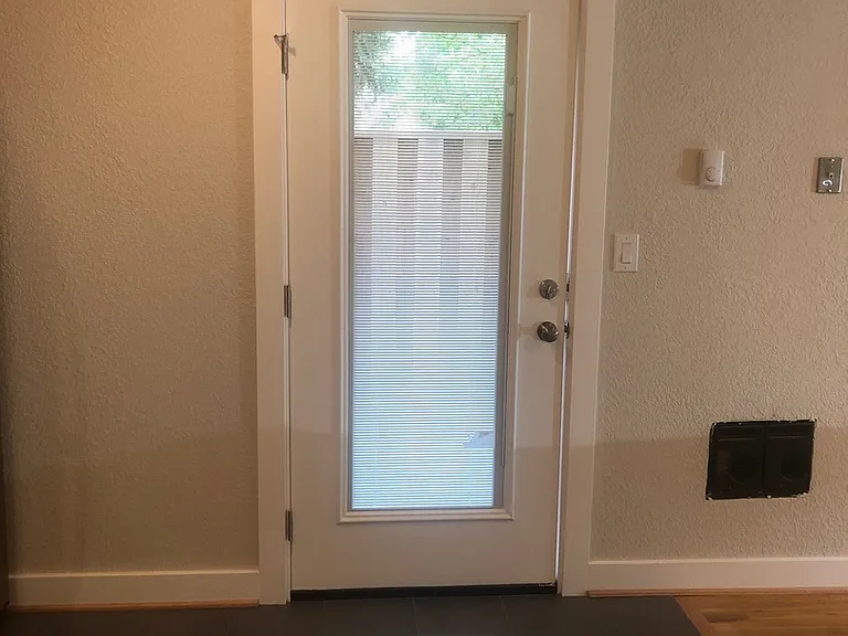 Taggart TownHouse Hardwood's, Patio, Park, Pets, Bike, Bus — Photo 10