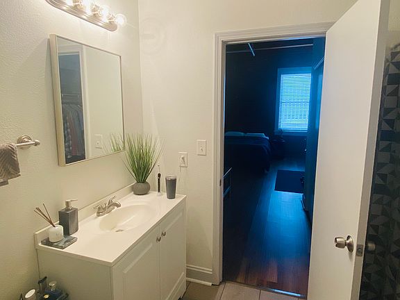 4th image of 310 Delawareunit #212
