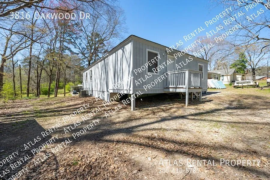 Move-In Ready Modern Makeover! Spacious 4-Bedroom Gem You'll Love! — Photo 4