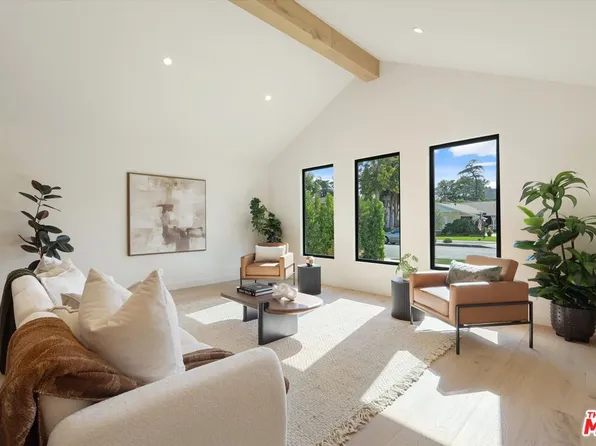 13949 Cumpston St, Sherman Oaks, CA 91401