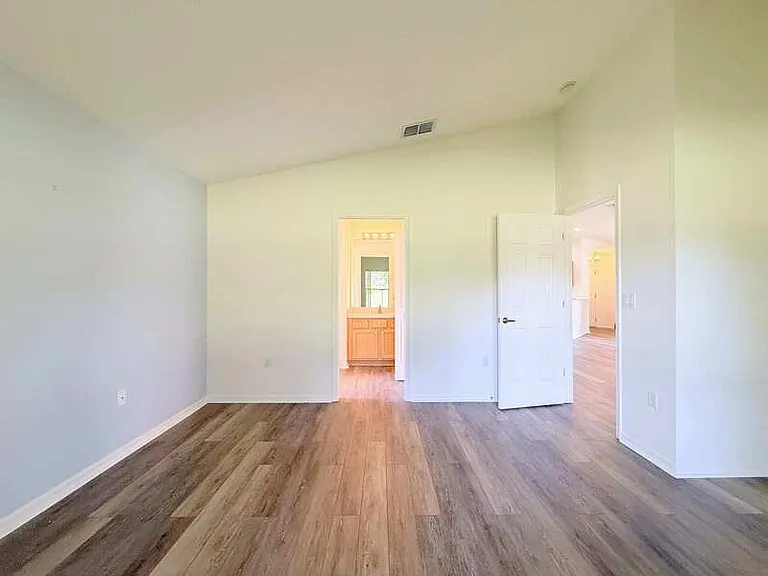 240 Center Oak Cir — Photo 32
