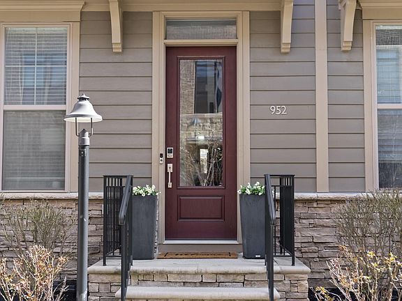 3rd image of 952 Pullman Pl #27