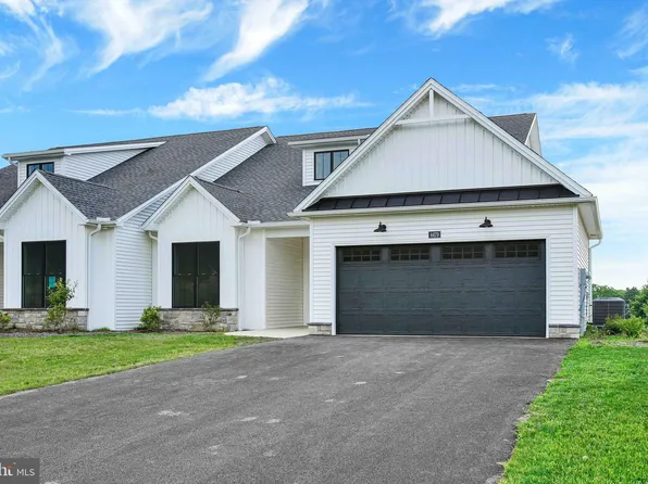 4527 Range Runner Dr, Fayetteville, PA 17222