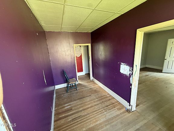 4th image of 656 N Main Ave