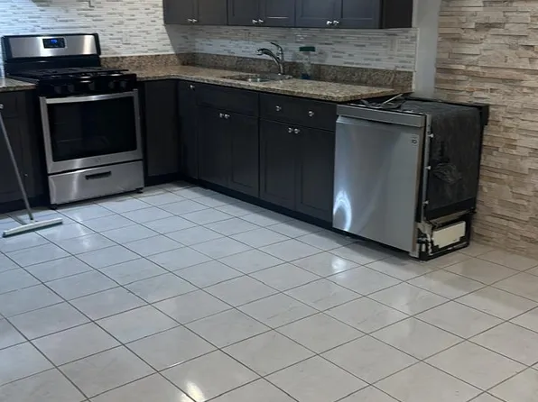 6 Adams St Floor 1, Newark, NJ 07105
