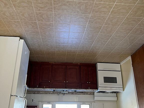 3rd image of 115 Avenue 117 St