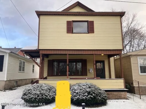 32 Cemetery St, Carbondale, PA 18407