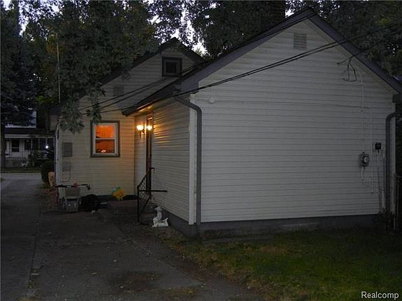 5th image of 25523 Dartmouth St