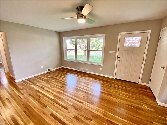 5th image of 3018 Midland Dr