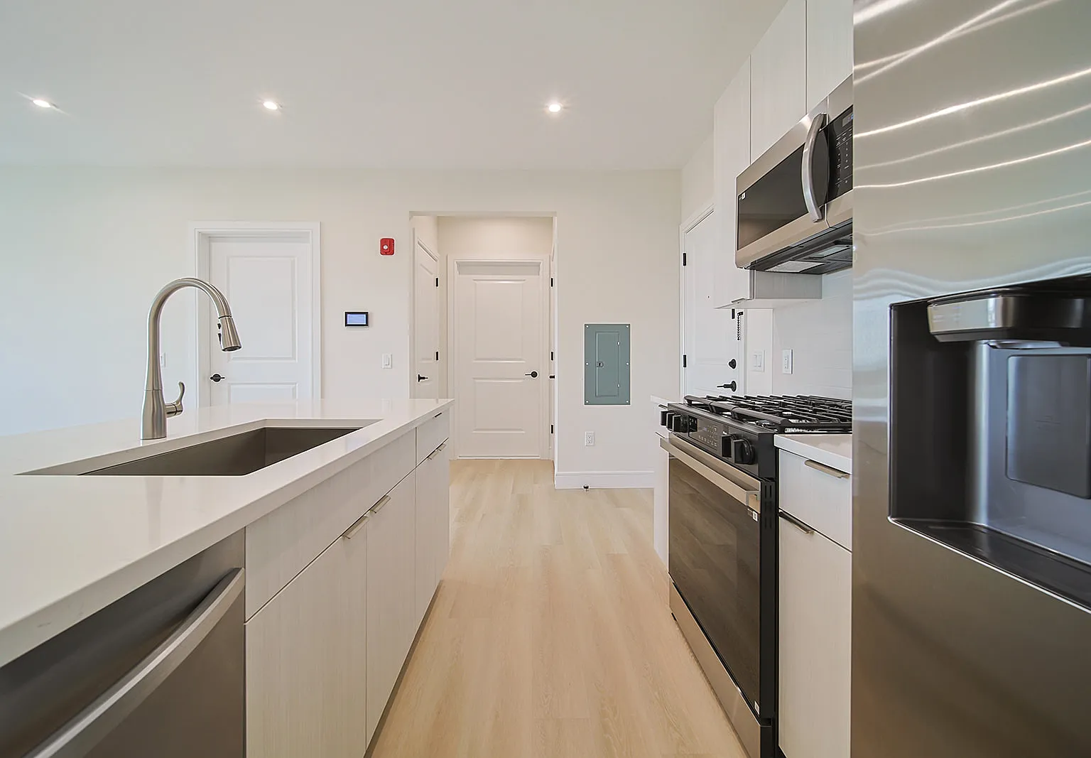 2 bed, 1200 sqft, $3,500 — Photo 4