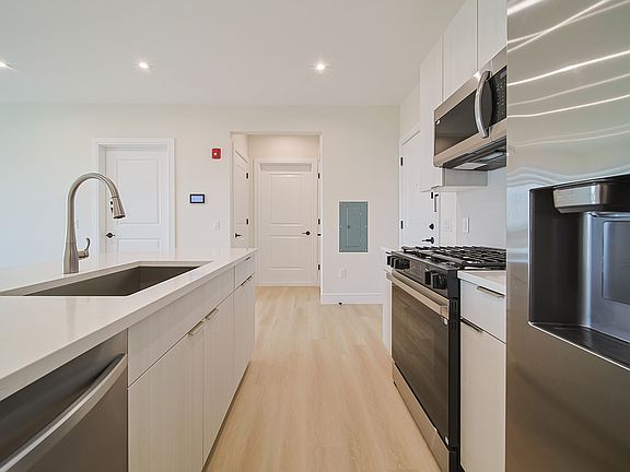 4th image of 401 E Central Blvd #2E