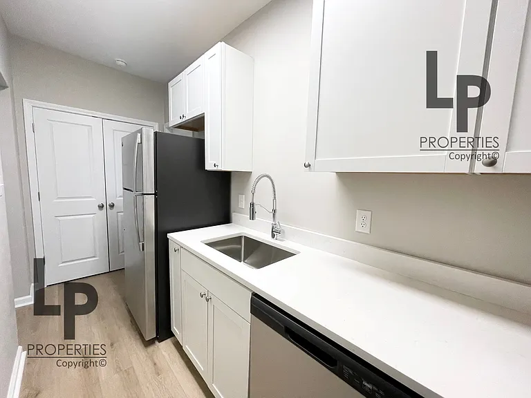 426 N Broadway #4 — Photo 8