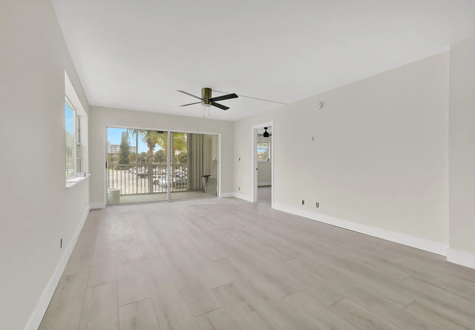2 bed, 2.0 bath, 1100 sqft, $2,300 — Photo 4
