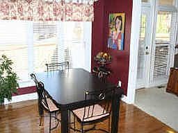 LARGE BREAKFAST AREA