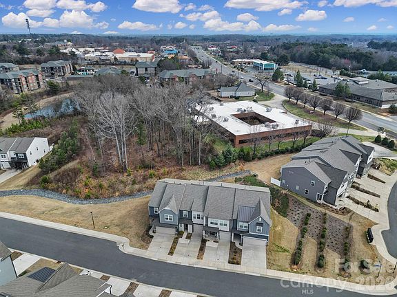 3rd image of 516 Madison Falls Ct