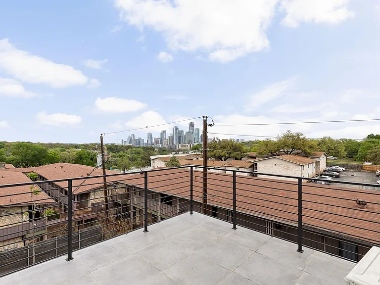 1402 Summit St #A — Photo 24