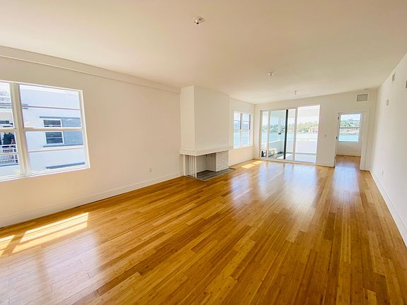 3rd image of 964 Bay Dr #907