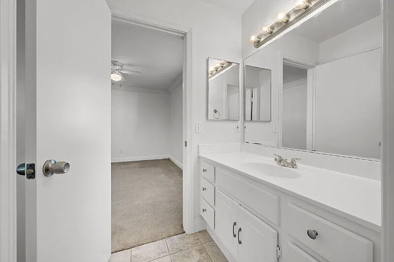 3 bed, 2.5 bath, 1321 sqft, $3,850 — Photo 1