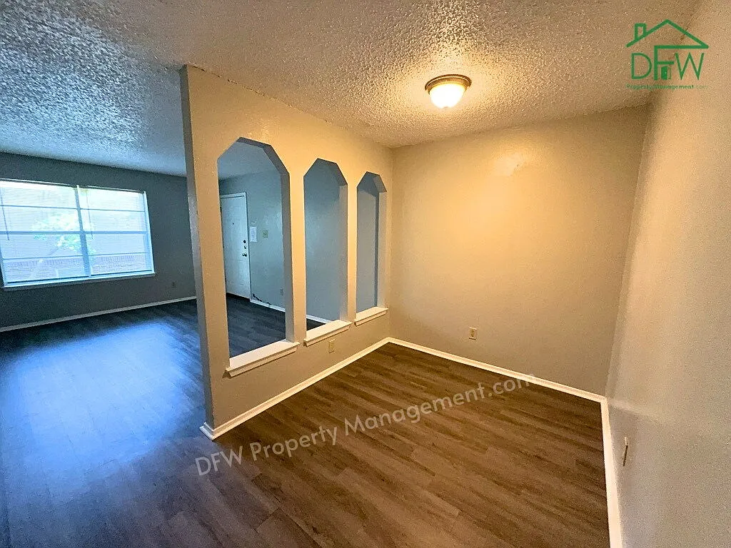 2 bed, 1.0 bath, 885 sqft, $1,050 — Photo 3