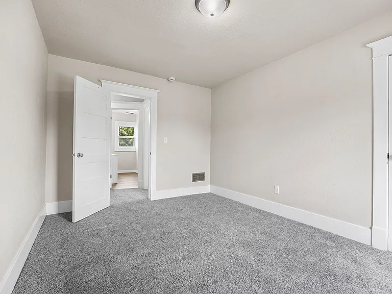 511 W Church St — Photo 15