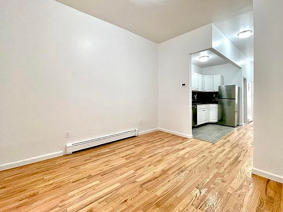3rd image of 206 Irving Ave #2R