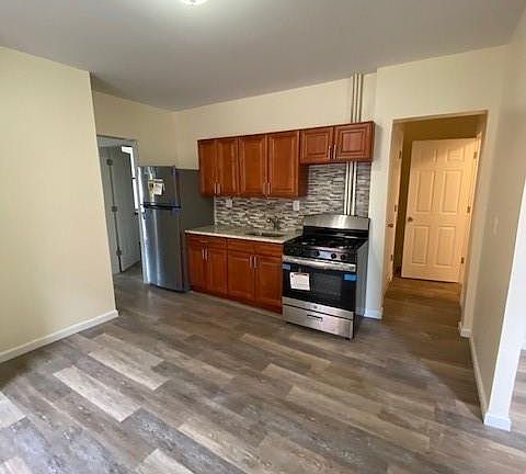 2nd image of 628 Leland Ave Floor 1