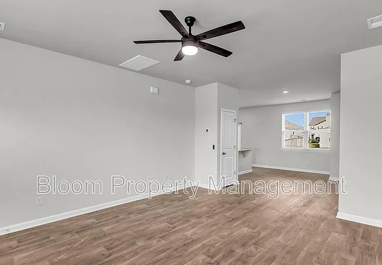 844 Lilyford Ln — Photo 5