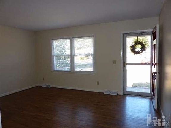 2nd image of 109 Seminole Trl