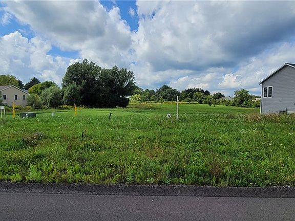 5th image of 27 S Meadow Dr