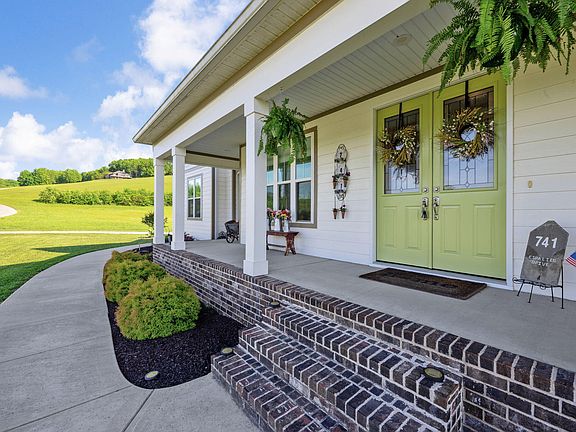 5th image of 741 Espalier Dr