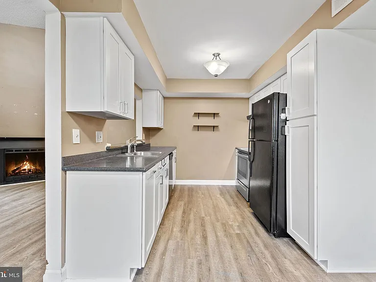 1512 Roberts Way — Photo 9