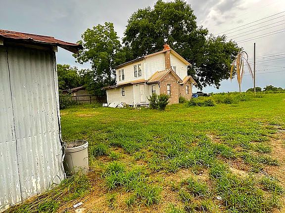4th image of 660 N Buena Vista Dr