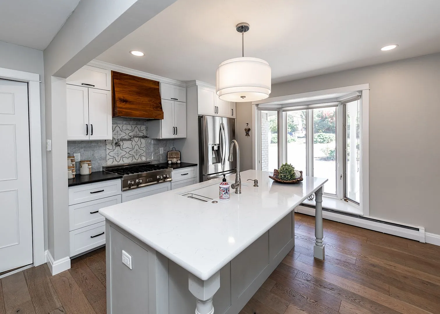 Cozy Home Centrally located Colorado Springs Country Club Neighborhood — Photo 3
